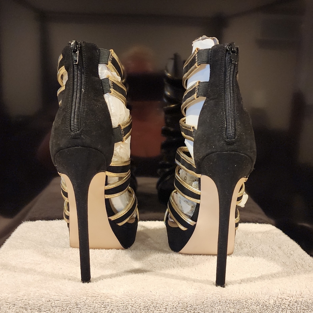 Heels - Picture 3 of 4